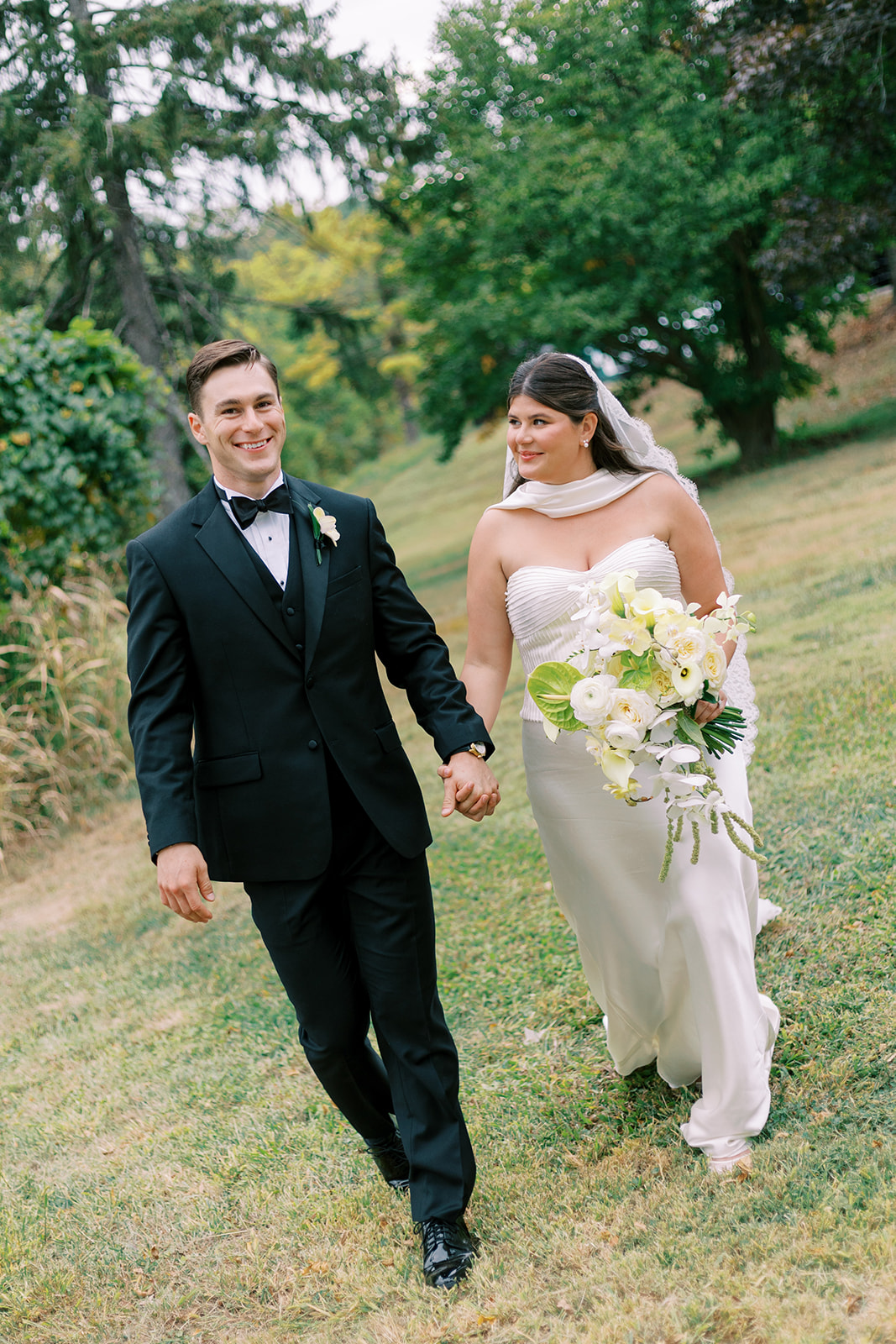 newlywed photos at french park in cincinnati.